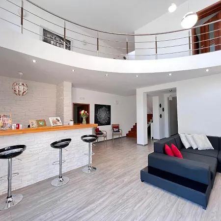 Vila Atzarro Villa *