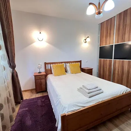 Vila Atzarro Vilă *