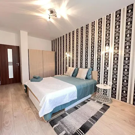 Vila Atzarro Vilă *