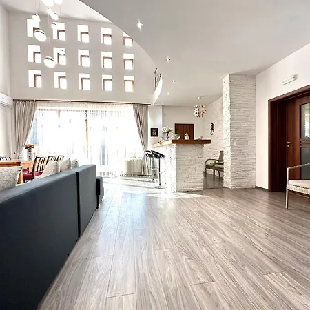 Atzarro Hotel *