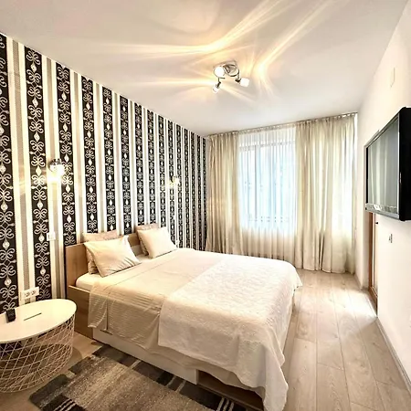 Vila Atzarro *