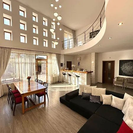 Atzarro Hotel *